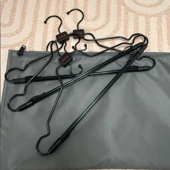 NWOT TUMI FOLDABLE GARMENT NYLON BAG WITH POCKET GRAY AND 3 TUMI HANGERS - Picture 10 of 11